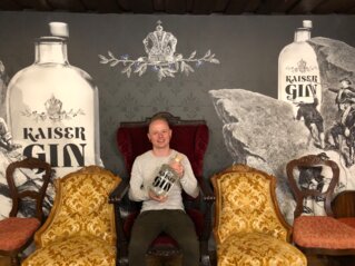 Daniel Schranz mit Kaiser Gin